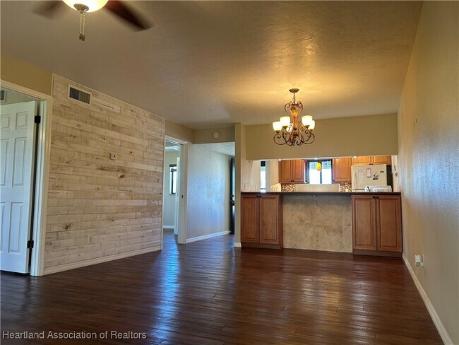 Building Photo - 5556 Matanzas Dr