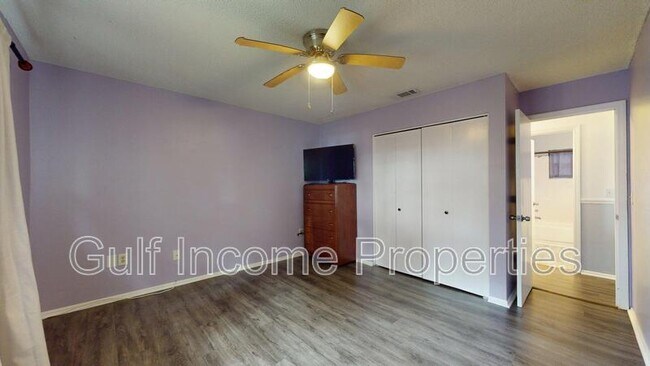 Building Photo - 5503 Fountain Lake Cir