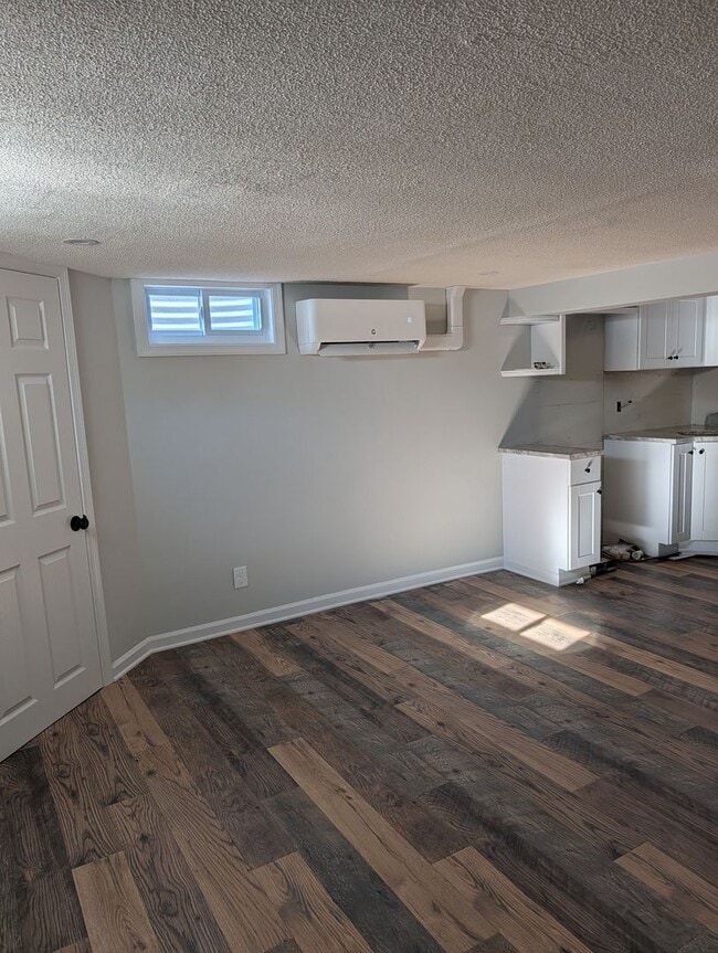 Building Photo - 619 W Kings Hwy