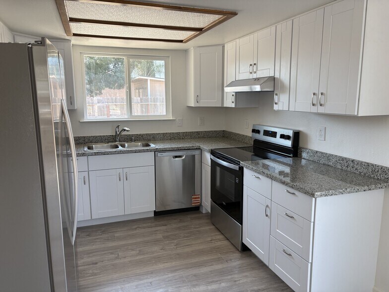Building Photo - 28260 Posey Ave