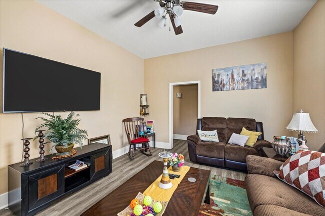 Building Photo - 2823 Avenue Q