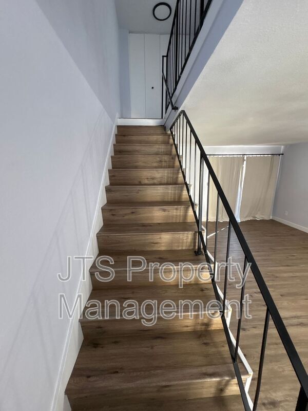 Building Photo - 45 Derow Ct