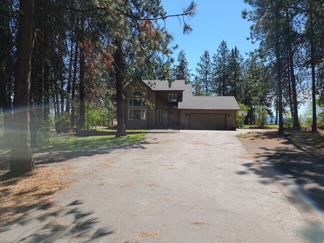 Building Photo - Beautiful Updated 3 bedroom 2.5 bath Hayde...