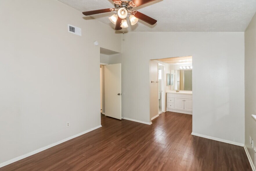 Building Photo - 8419 Old Meadow Ln