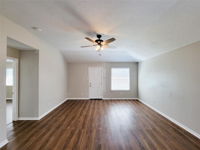 Building Photo - 4226 Daisy Meadow Dr