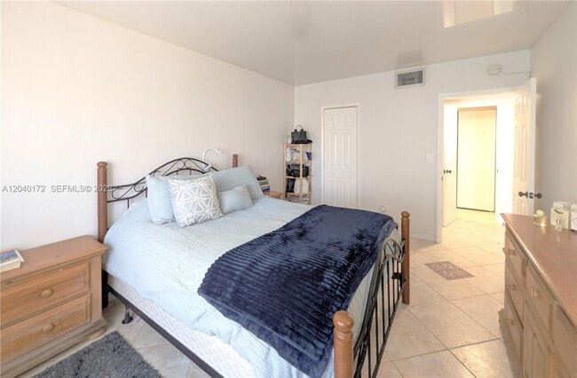 Building Photo - 450 Golden Isles Dr
