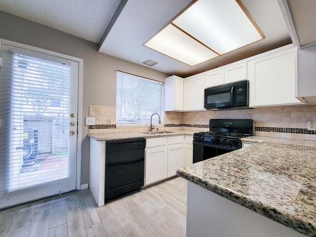 Building Photo - Welcome to This Charming Townhome Nestled ...