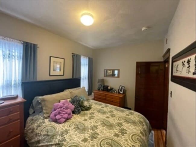 Building Photo - 18 Oakland St