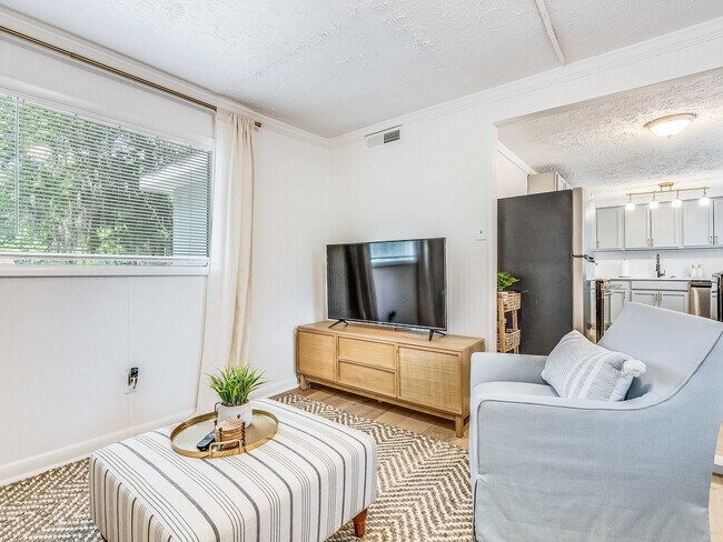 Building Photo - DeLesseps Furnished Apartment