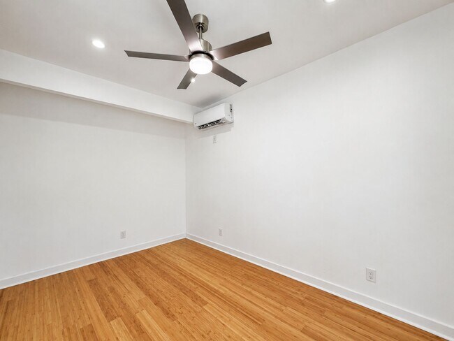 Building Photo - 446 Camulos St