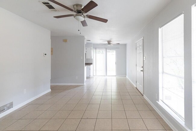 Building Photo - 203 Northcrest Cir