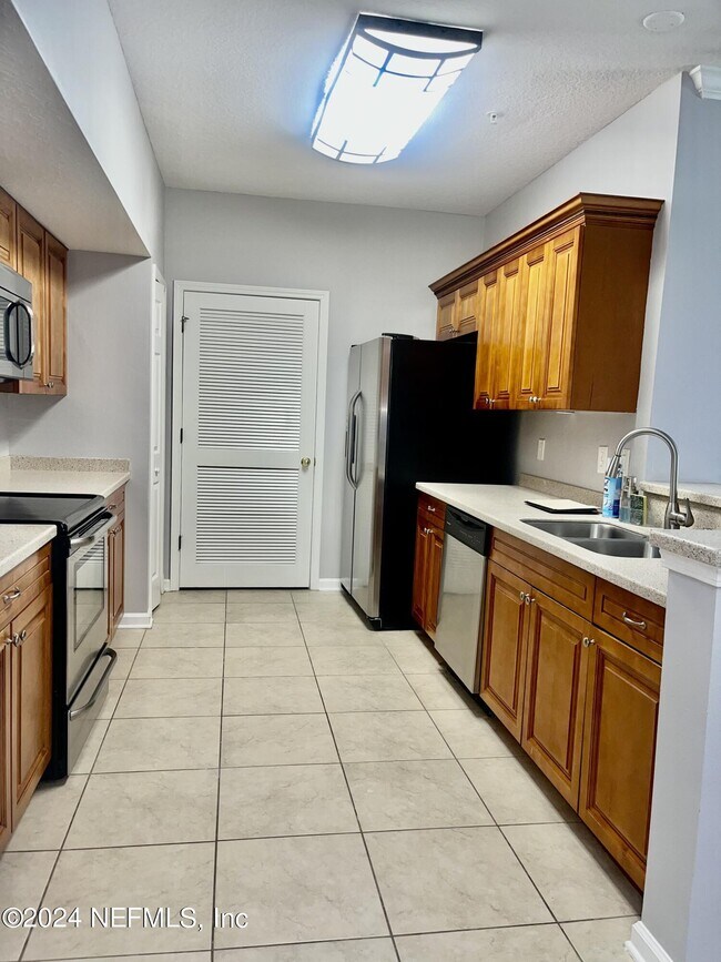 Building Photo - 8227 Lobster Bay Ct