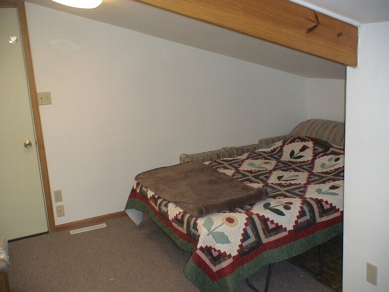 Bed not included - 7918 E 500N Rd