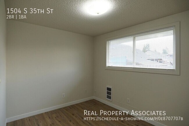 Building Photo - 1504 S 35th St