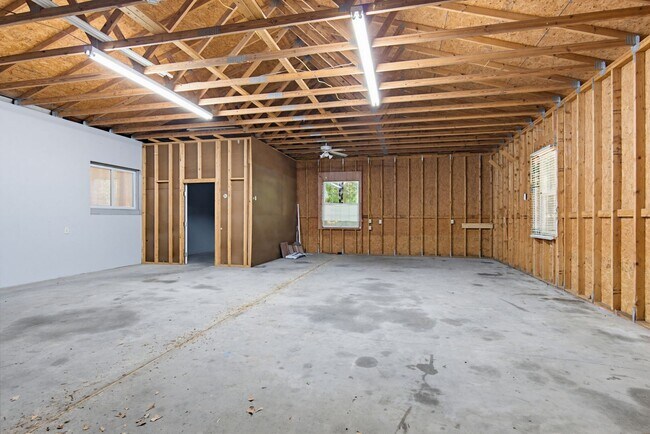 Building Photo - 908 Rock Creek Ave