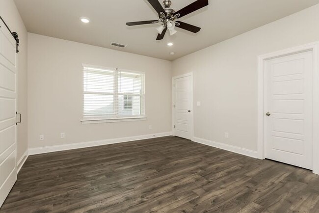 Building Photo - 2508 Elmcroft Ave