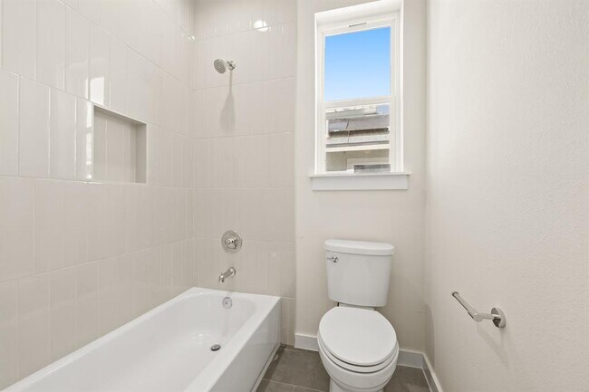 Building Photo - 4801 Sara Dr