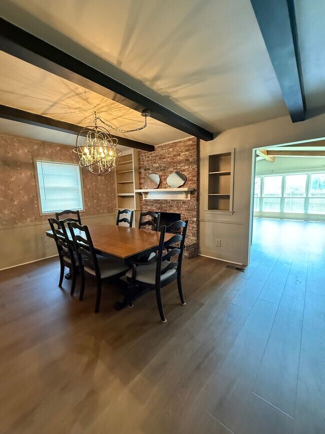 Building Photo - Spacious 4BR House in Tulsa