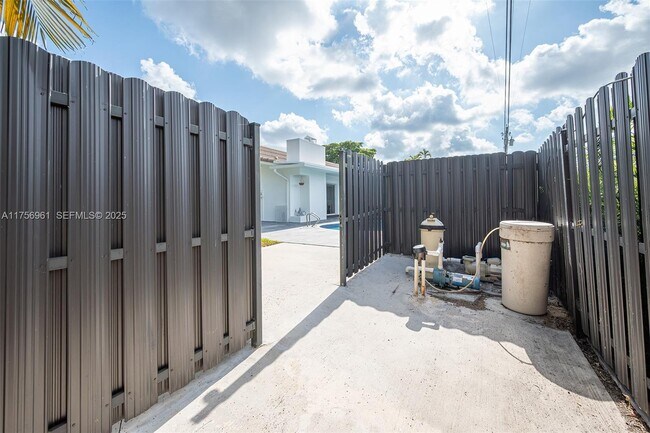 Building Photo - 2120 NE 204th St