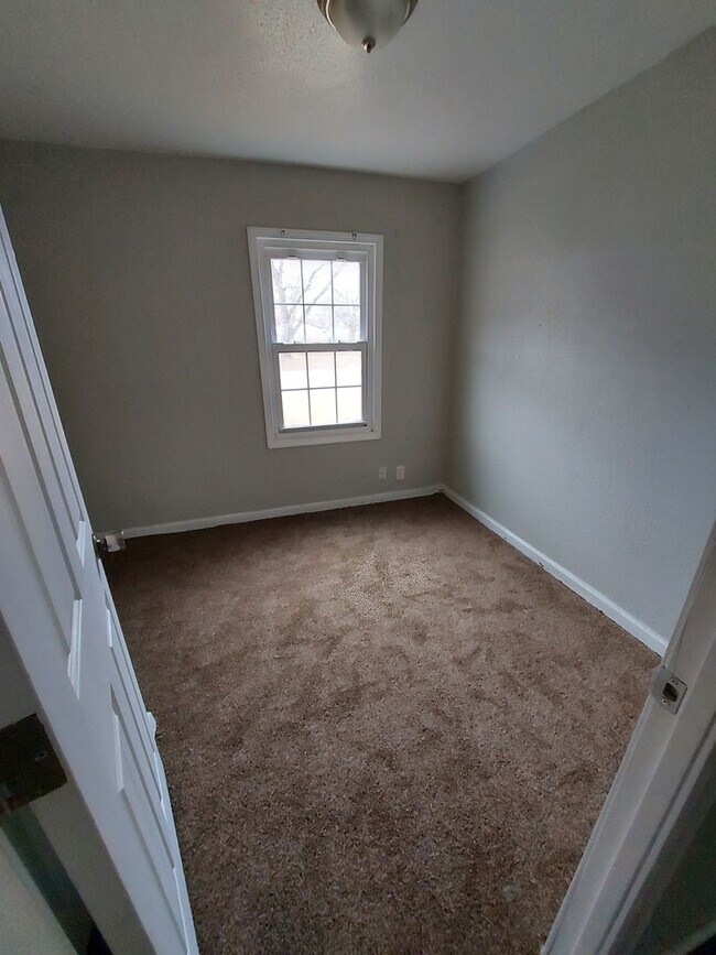 Building Photo - 610 St Monica Dr