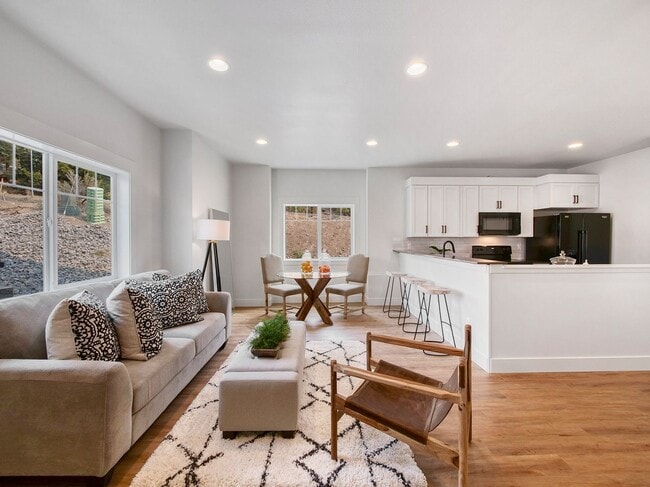 Building Photo - b2082