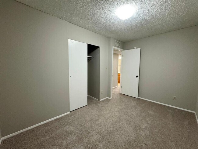 Building Photo - 9502 Quail Village Ln