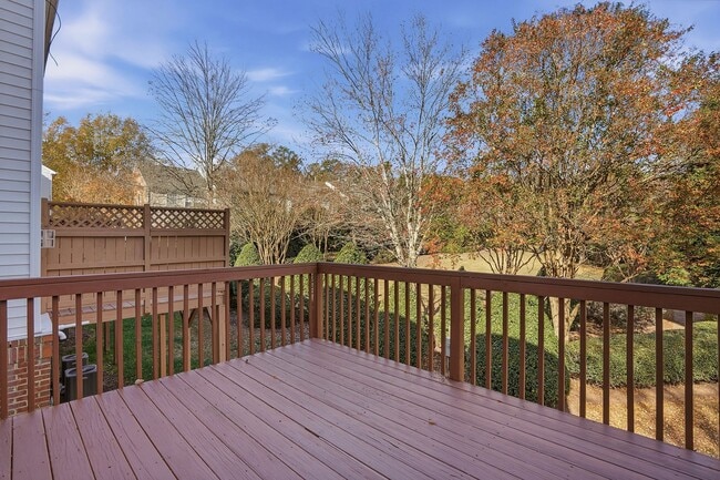 Building Photo - STUNNING TOWNHOME-AVAILABLE FOR IMMEDIATE ...