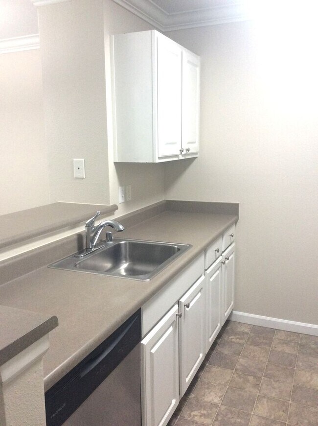 Building Photo - Beautiful 1 BDRM/1 BATH Condo at Madera West in Federal Way!