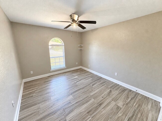 Building Photo - 2532 La Vonne Cir