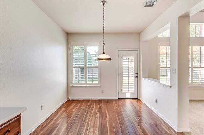Building Photo - 15617 Pumpkin Ridge Dr