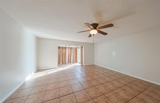 Building Photo - 611 Lively Dr