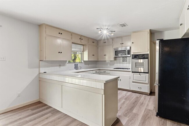 Building Photo - 2414 Havenside Dr