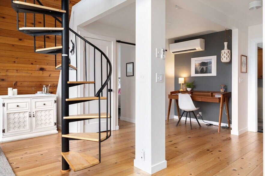 Building Photo - 3711 S Shorewood Ave