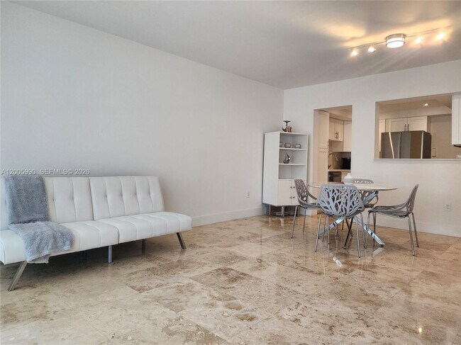 Building Photo - 3505 S Ocean Dr