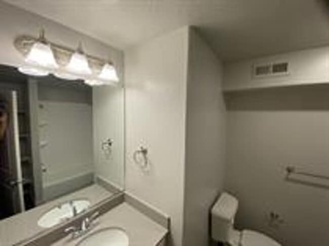 Building Photo - 2 Bed 1 Bath in Hurricane!!