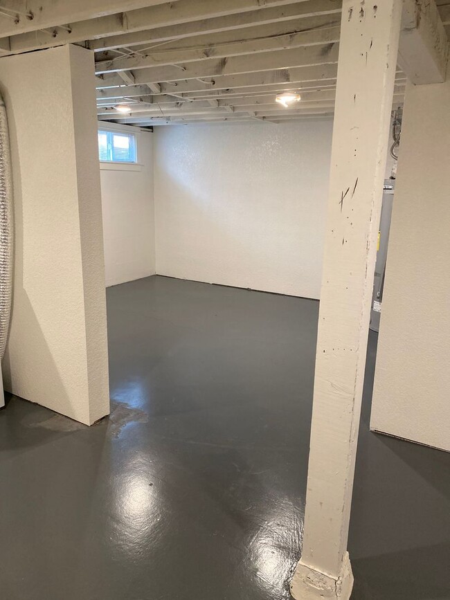 Building Photo - Modern Vintage Alberta Arts  1250sqft 1BR-...