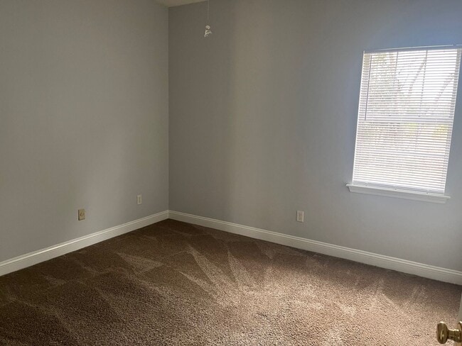 Building Photo - 250 Mayfield Dr