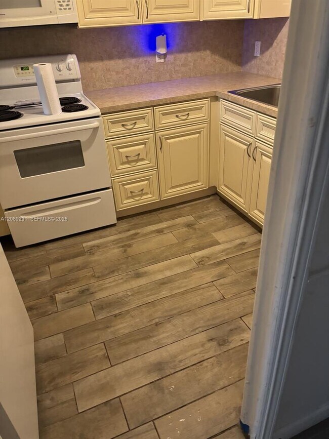 Building Photo - 9471 Evergreen Pl