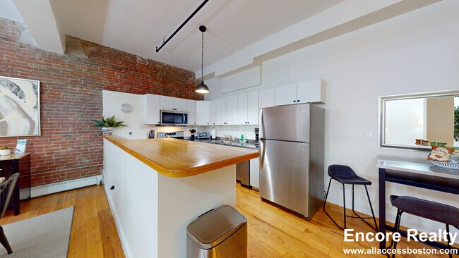 Building Photo - 19 Stanhope St