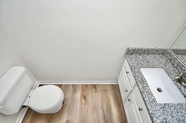 Building Photo - Luxury Townhome minutes from Uptown!