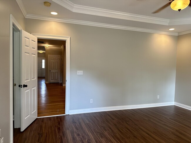 Building Photo - 114 W Green St