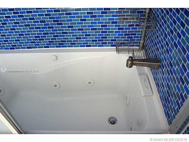 Building Photo - 905 Brickell Bay Dr