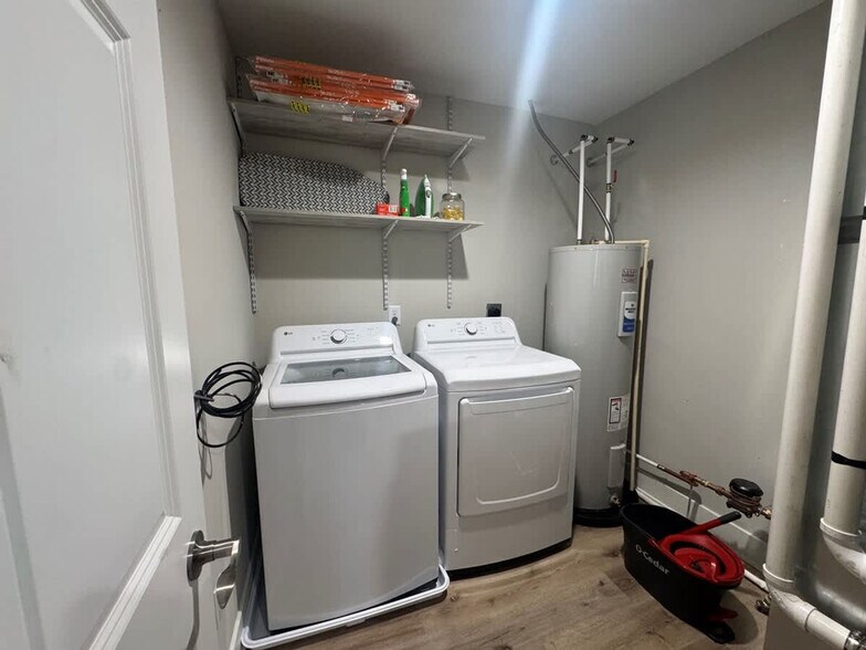 Building Photo - 1249 Kinsmoor Ave