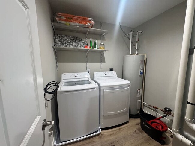 Building Photo - 1249 Kinsmoor Ave