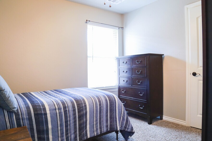 Building Photo - 324 SW 147th St