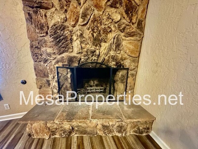 Building Photo - 677 E Highland Ct