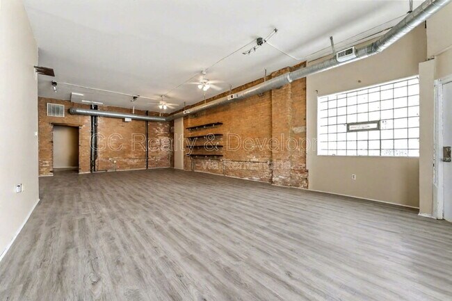 Building Photo - 3328 W Chicago Ave