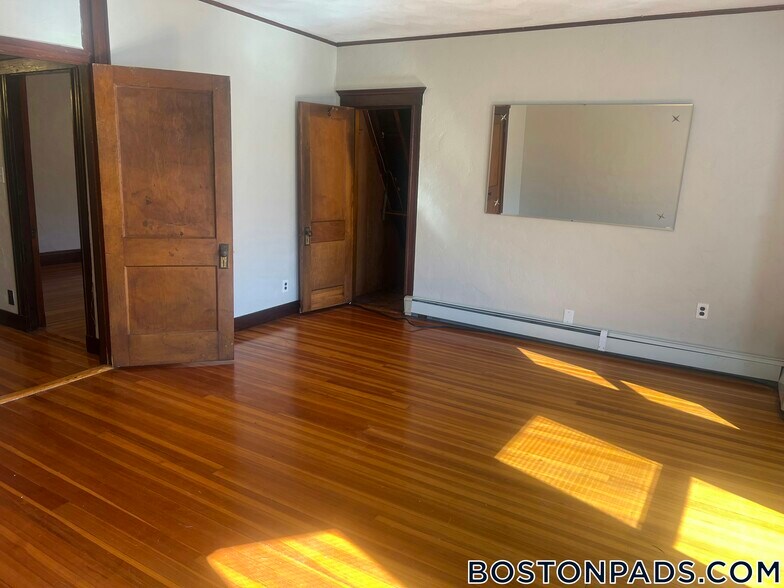 Building Photo - 225A Walnut Ave