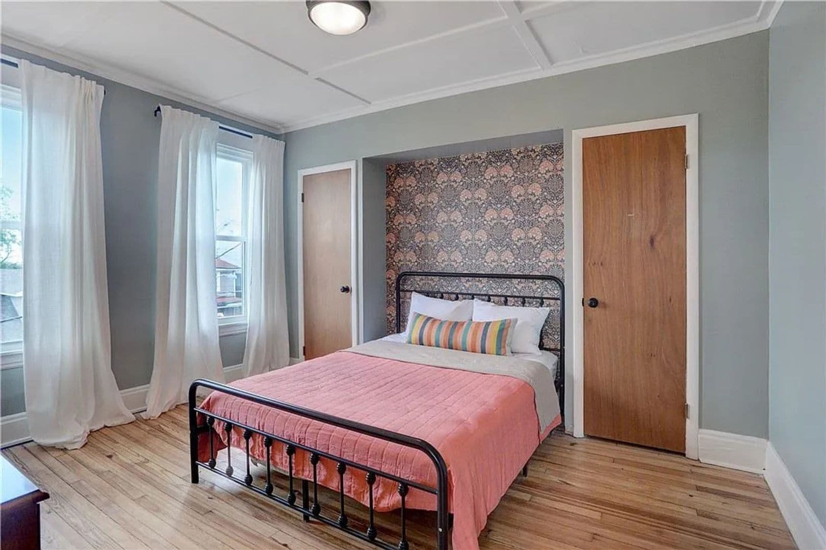 Building Photo - 1124 Bellaire Ave