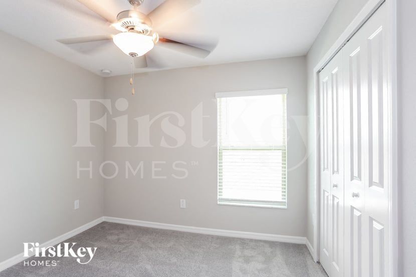 Building Photo - 5001 White Chicory Dr